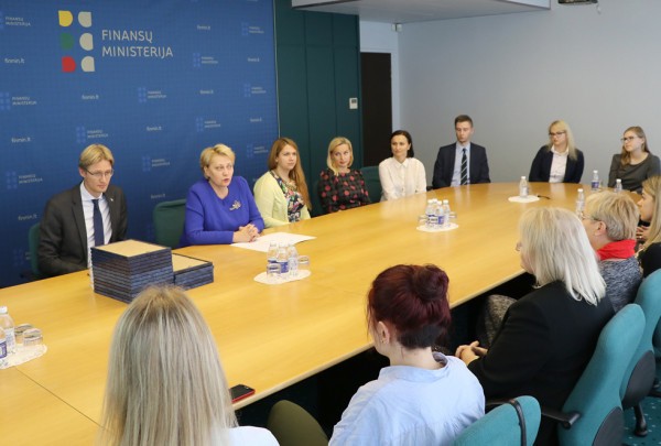 Geriausius mokslo darbus apie ES fondus parengusiems studentams – Finansų ministerijos premijos