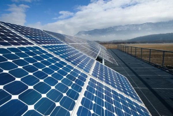 Pramonės atstovai didžiausio potencialo atsinaujinančiu energijos šaltiniu laiko saulę