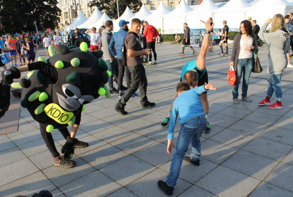 Vilniaus maratone Kietoji dalelė kvietė bėgti už švarų orą