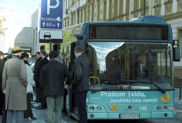 Žmonėms su specialiaisiais poreikiais bus lengviau keliauti viešuoju transportu