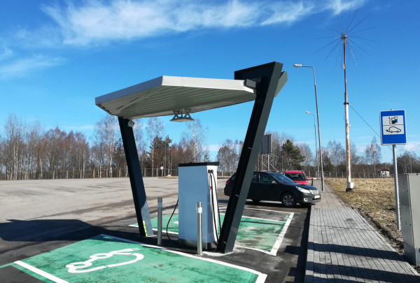 elektromobilių stotelė.jpg