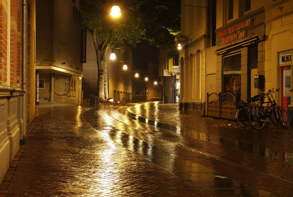 wet-street-1032118_1920.jpg