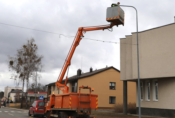 Keičia šviestuvus.jpg