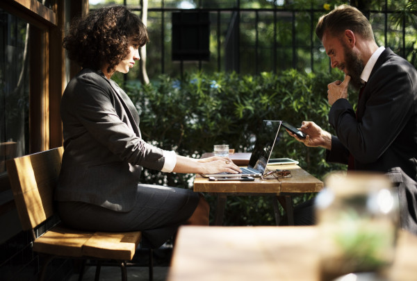 Tyrimas: Lietuvoje vyrams verslo pradžiai reikia daugiau pinigų nei moterims