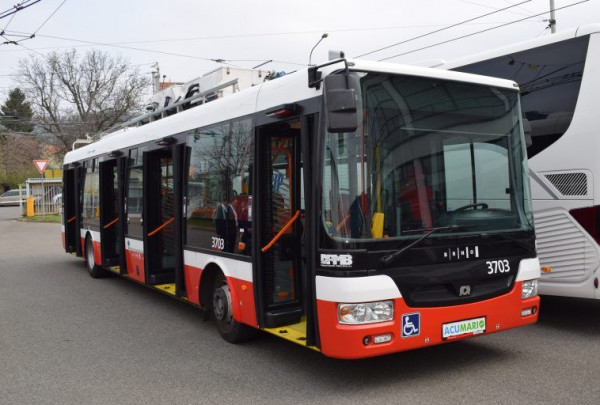Į Vilniaus gatves išriedės 40 naujų žemagrindžių troleibusų