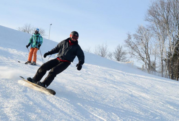 Žiema prasideda – slidės, rogutės ir kitos Kalitos kalno pramogos
