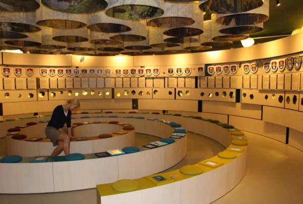 Naujasis saugomų teritorijų lankytojų centras kviečia į kelionę gyvenimo ratu